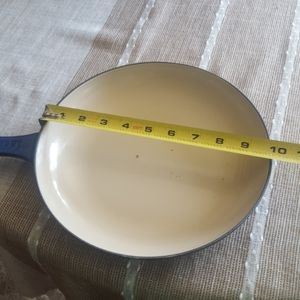 Gently used 10-inch cast-iron skillet Le creuset